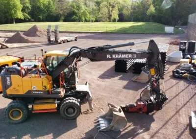Mobilbagger im Einsatz auf einer Baustelle