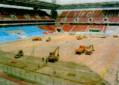 Umbauarbeiten im Innenraum des RheinEnergie-Stadions